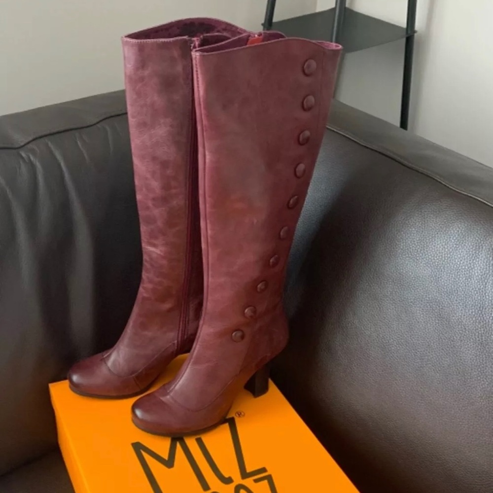 MIZ MOOZ Wine Boots Size 8